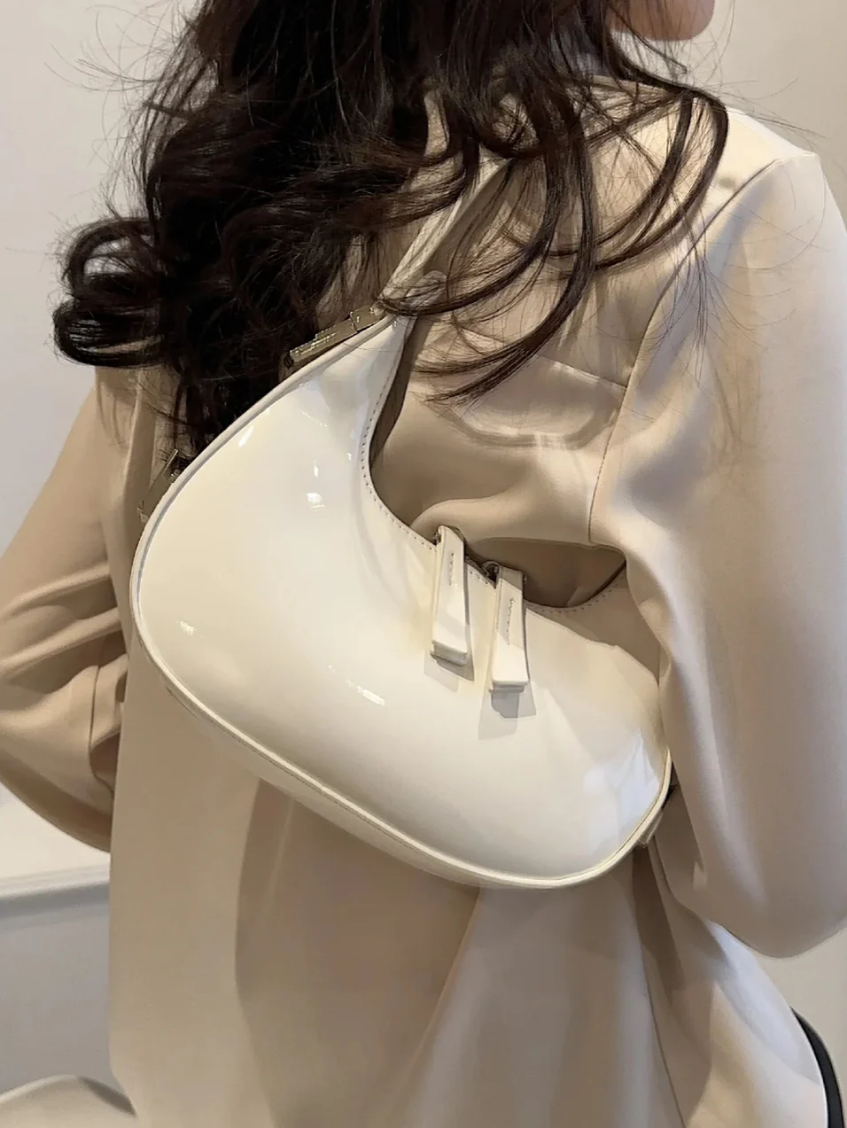 IT girl Viral Moon Bag - Image 4